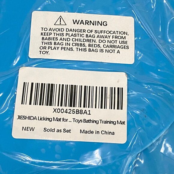 Licking Mat for Pets Cat Dog Blue Silicone Slow Feeder Dish or Enrichment Toy - Picture 5 of 6